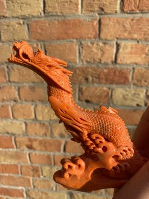 Groupe figurant une Bodhisattva debout et deux dragons en corail rouge, Chine, 19/20ème — photo 23