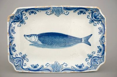 Un plat à hareng rectangulaire en Delft bleu et blanc, 18ème siècle