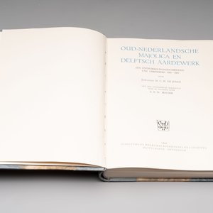 Henry Havard, 'Histoire de la Faïence de Delft', 1878, and Dr. C.H. De Jonge, 'Oud-Nederlandsche Majolica en Delftsch aardewerk', 1947 — foto 3