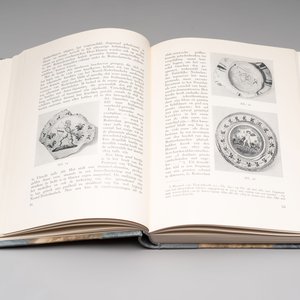 Henry Havard, 'Histoire de la Faïence de Delft', 1878, and Dr. C.H. De Jonge, 'Oud-Nederlandsche Majolica en Delftsch aardewerk', 1947 — foto 4