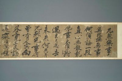 Huang Tingjian (China, 1045-1105): Kalligrafie, inkt op papier, gemonteerd op rol met jade roleindes