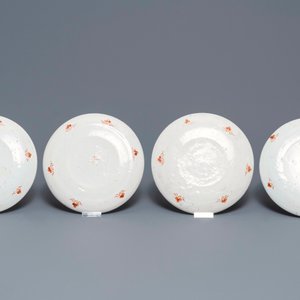Huit assiettes en faïence de Delft petit feu et doré à décor de chinoiserie, 1er quart du 18ème — photo 3