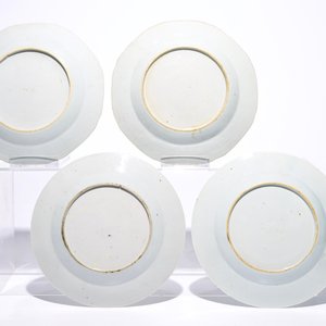 Huit assiettes en porcelaine de Chine de style Imari et famille rose, Qianlong — photo 3