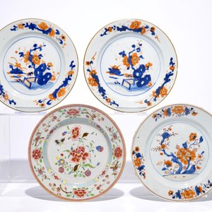 Huit assiettes en porcelaine de Chine de style Imari et famille rose, Qianlong — photo 4