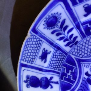 Huit assiettes en porcelaine de Chine en bleu et blanc de style Wanli, Kangxi — photo 13