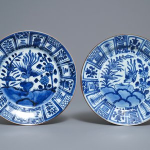 Huit assiettes en porcelaine de Chine en bleu et blanc de style Wanli, Kangxi — photo 4