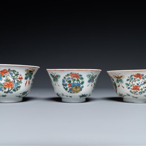 Huit assiettes en porcelaine de Chine famille rose et trois tasses en famille verte, Kangxi/Qianlong — photo 8