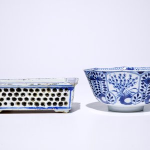 Huit assiettes, un bol et une jardinière en porcelaine de Chine bleu et blanc, 18/19ème — photo 6