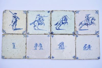 Huit carreaux en faïence de Delft bleu et blanc aux soldats et jeux d'enfants, 17/18ème