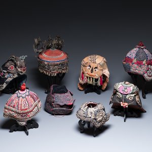 Huit chapeaux d'enfants, Chine, 19/20ème — photo 1