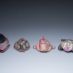 Huit chapeaux d'enfants, Chine, 19/20ème — photo 12