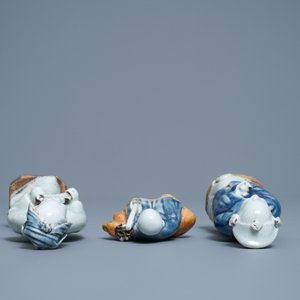 Huit groupes en biscuit émaillé bleu, blanc et céladon, Chine, Qianlong/Jiaqing — photo 12