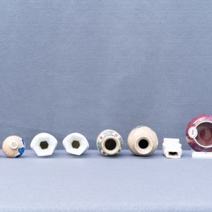 Huit petits vases et un lave-pinceaux en porcelaine de Chine, Kangxi et après — photo 20