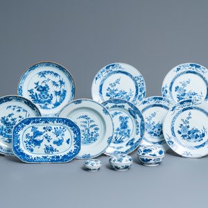 Huit plats, un sous-plat et trois boîtes couvertes en porcelaine de Chine en bleu et blanc, Yongzheng et après — photo 1