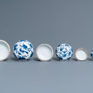 Huit plats, un sous-plat et trois boîtes couvertes en porcelaine de Chine en bleu et blanc, Yongzheng et après — photo 15