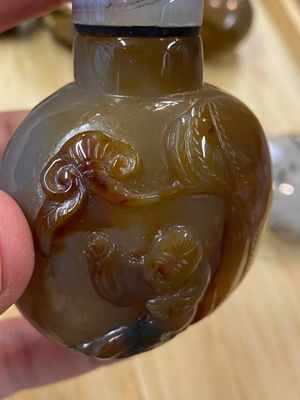 Huit tabatières en agate, pierres dures et quartz, 19/20ème — photo 26