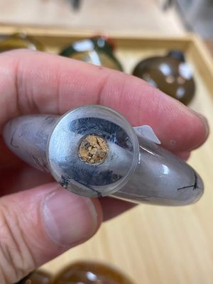 Huit tabatières en agate, pierres dures et quartz, 19/20ème — photo 30
