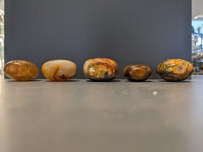 Huit tabatières en agate, pierres dures et quartz, 19/20ème — photo 5