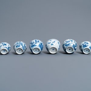 Huit tasses et cinq soucoupes en porcelaine de Chine en bleu et blanc, Kangxi — photo 10
