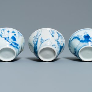 Huit tasses et soucoupes en porcelaine de Chine en bleu et blanc, Kangxi/Qianlong — photo 15
