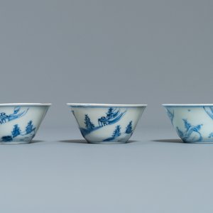 Huit tasses et soucoupes en porcelaine de Chine en bleu et blanc, Kangxi/Qianlong — photo 7