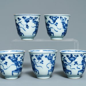 Huit tasses et soucoupes en porcelaine de Chine en bleu et blanc, Kangxi — photo 4