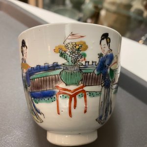 Huit tasses et soucoupes en porcelaine de Chine famille rose et verte, Kangxi/Qianlong — photo 15