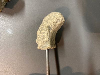 Huit têtes en pierre sculptée d'origines diverses, e.a. Chine, Gandhara et Japon — photo 9