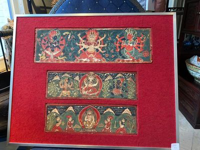 Huit tsaklis et trois couvertures de livres en bois peint, Tibet, 19ème — photo 3
