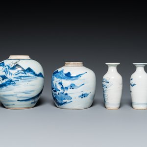 Huit vases en porcelaine de Chine en bleu et blanc, 18/20ème — photo 11