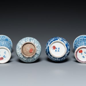 Huit vases en porcelaine de Chine en bleu et blanc, 18/20ème — photo 6