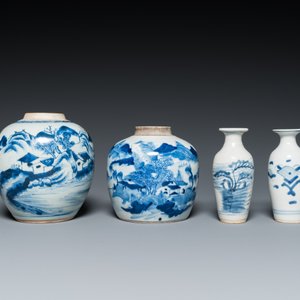 Huit vases en porcelaine de Chine en bleu et blanc, 18/20ème — photo 8