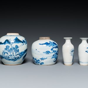 Huit vases en porcelaine de Chine en bleu et blanc, 18/20ème — photo 9