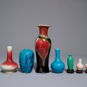 Huit vases en porcelaine de Chine monochrome, 18/19ème — photo 2