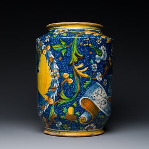 Important albarello en majolique italienne à décor d'un soldat en tenu de combat, atelier de Maestro Domenico, Venise, ca. 1540-1550 — photo 2