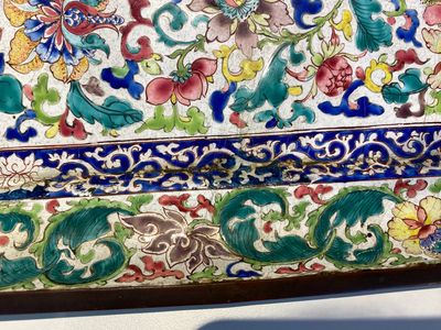 Important plat de forme rectangulaire en émaux de Canton, Chine, Yongzheng/Qianlong — photo 9