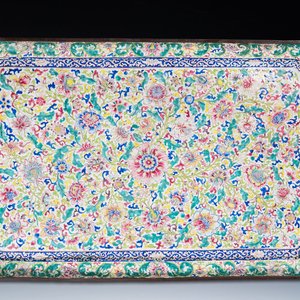 Important plat de forme rectangulaire en émaux de Canton, Chine, Yongzheng/Qianlong — photo 1