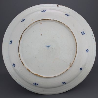 Important plat Delft, polychrome, décor "éclairs", De Paeuw, fin 17e