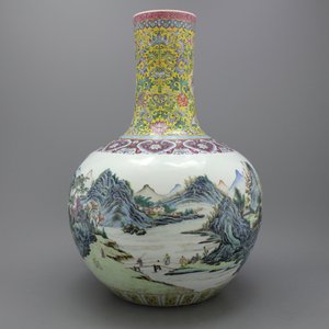Important vase chinois de forme bouteille Tian qiu ping, famille rose, 19e — photo 1