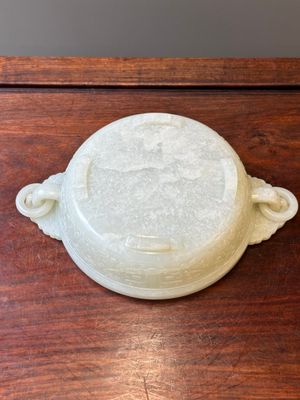 Importante coupe de marriage en forme de chrysanthème en jade blanc céladoné, Chine, 18ème — photo 6