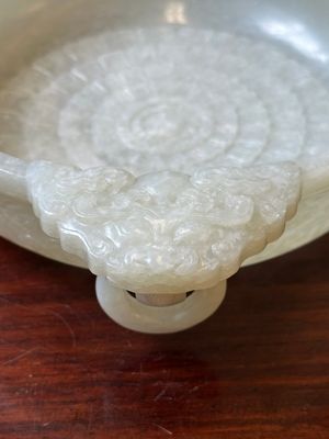 Importante coupe de marriage en forme de chrysanthème en jade blanc céladoné, Chine, 18ème — photo 7