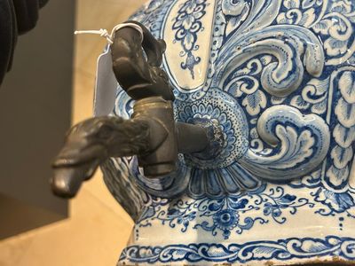 Importante fontaine murale couverte en faïence de Delft en bleu et blanc, 1ère moitié du 18ème — photo 19