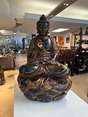 Importante sculpture de Bouddha Shaka en bois laqué et doré, Japon, Edo — photo 1