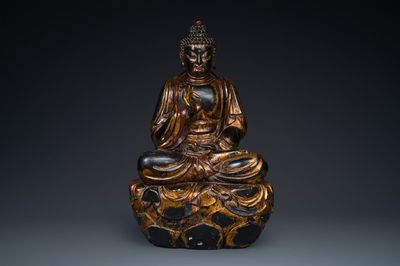 Importante sculpture de Bouddha Shaka en bois laqué et doré, Japon, Edo