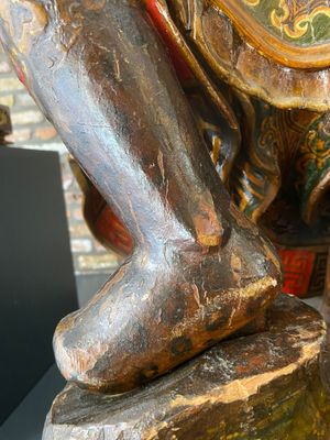 Importante sculpture d'un général divin en bois laqué et polychromé, Japon, Edo, datée 1623 — photo 11