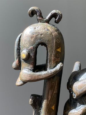 Imposant vase archaïque en bronze incrusté d'or et d'argent sur socle en bois inscrit Tao Xiang 陶湘 et Luo Zhenyu 羅振玉, Chine, Song/Ming — photo 10