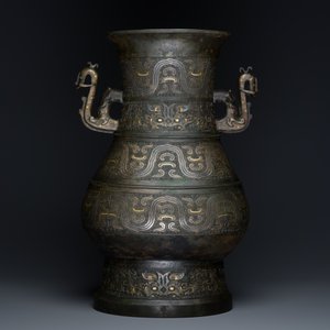 Imposant vase archaïque en bronze incrusté d'or et d'argent sur socle en bois inscrit Tao Xiang 陶湘 et Luo Zhenyu 羅振玉, Chine, Song/Ming — photo 7
