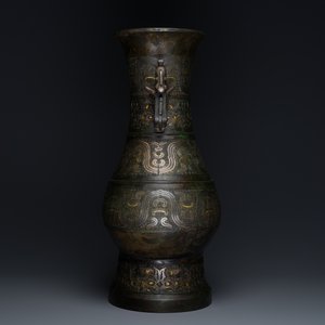 Imposant vase archaïque en bronze incrusté d'or et d'argent sur socle en bois inscrit Tao Xiang 陶湘 et Luo Zhenyu 羅振玉, Chine, Song/Ming — photo 8