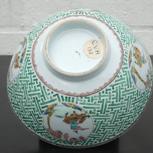 In reliëf versierde kom in Chinees porselein, famille rose, Yongzheng, 1722-1735 — foto 4