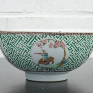 In reliëf versierde kom in Chinees porselein, famille rose, Yongzheng, 1722-1735 — foto 7